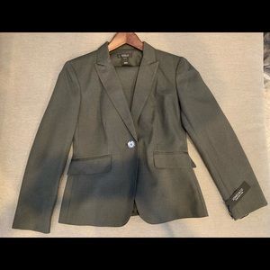 Jones & Co Pant Suit New with Tags
